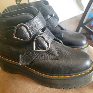 Dr Martens Devon Heart platform  boots